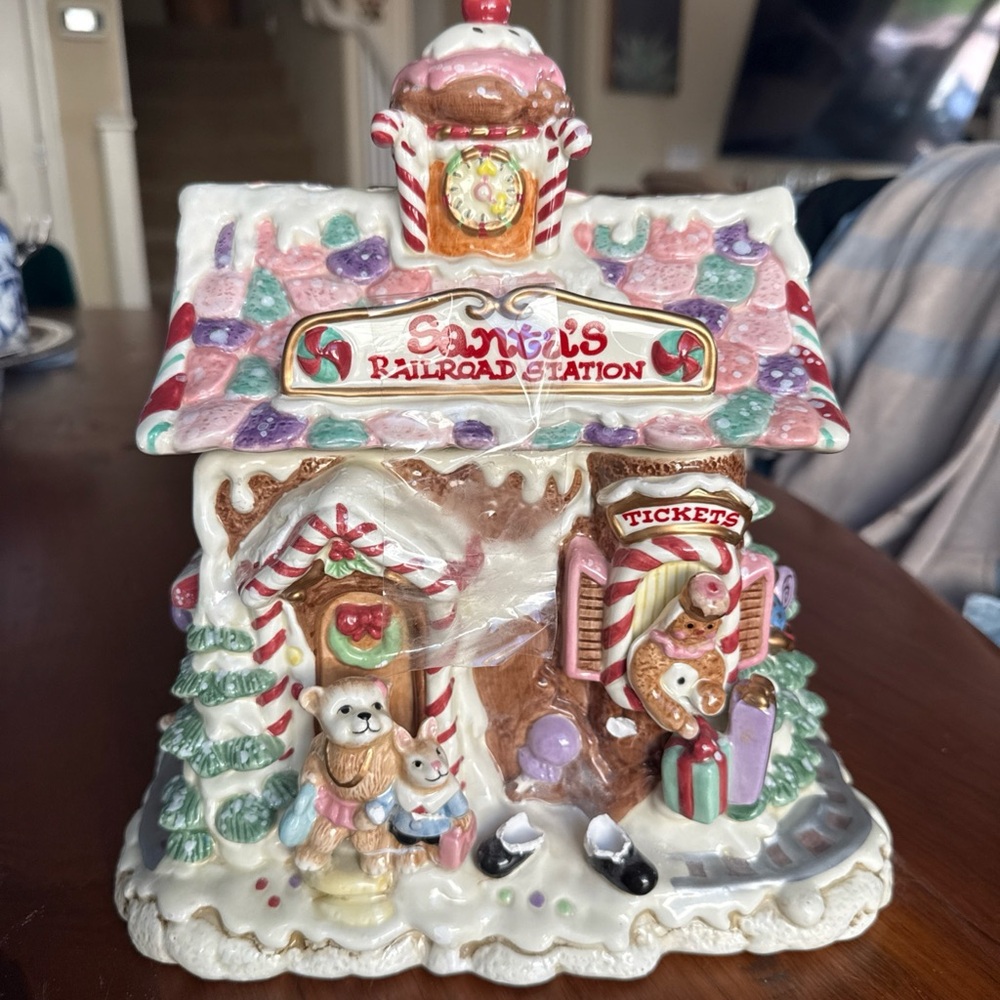 FITZ AND FLOYD CANDY LANE SANTA'S RAILROAD STATION COOKIE JAR GINGERBREAD HOUSE